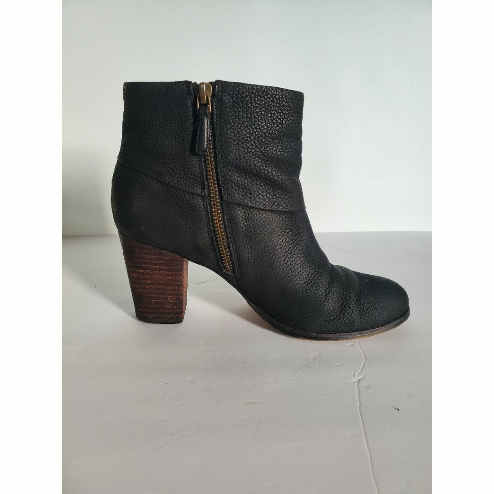 Cole hann leather ankle boot Women's size 6.5B